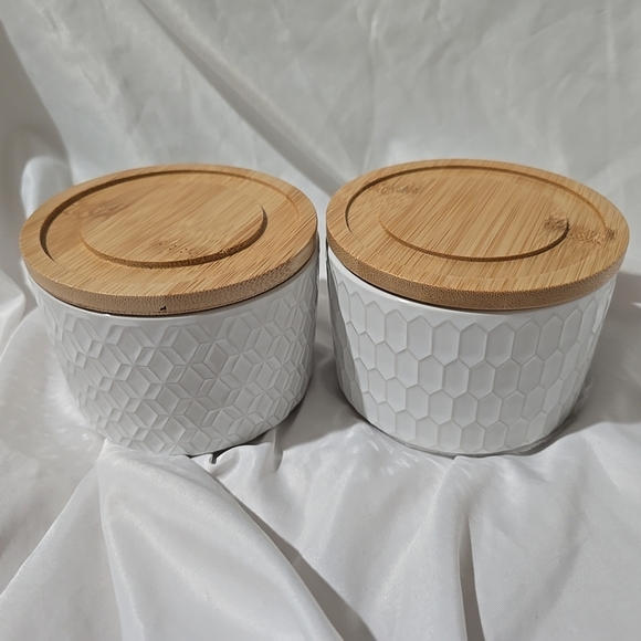NEW Signature Housewares Incorporated Ceramic Stackable Canister Wood Lid White - Picture 1 of 9